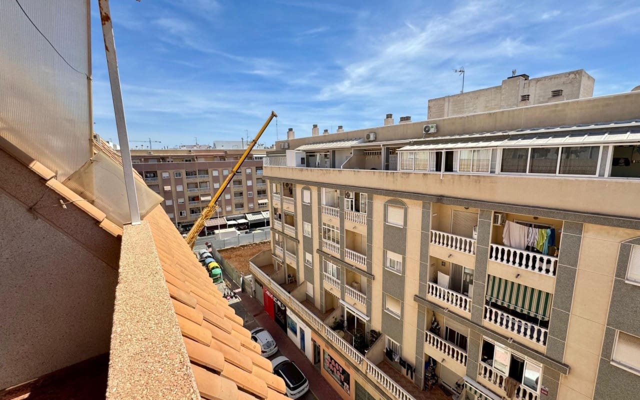 2 sypialnia Penthouse na sprzedaż w Torrevieja z basenem - 140 000 € (Ref: 9913712)