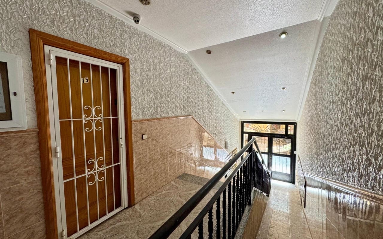 2 sypialnia Penthouse na sprzedaż w Torrevieja z basenem - 140 000 € (Ref: 9913712)