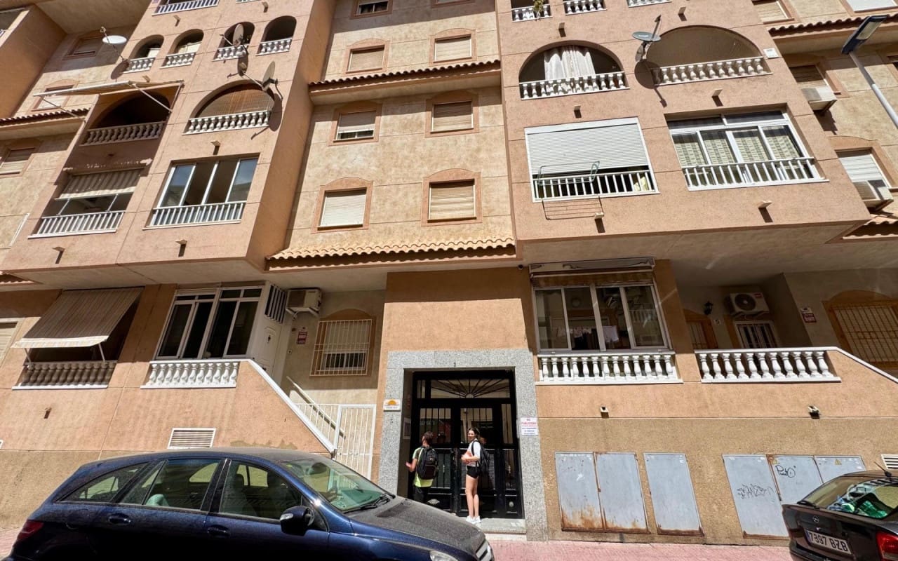 2 sypialnia Penthouse na sprzedaż w Torrevieja z basenem - 140 000 € (Ref: 9913712)