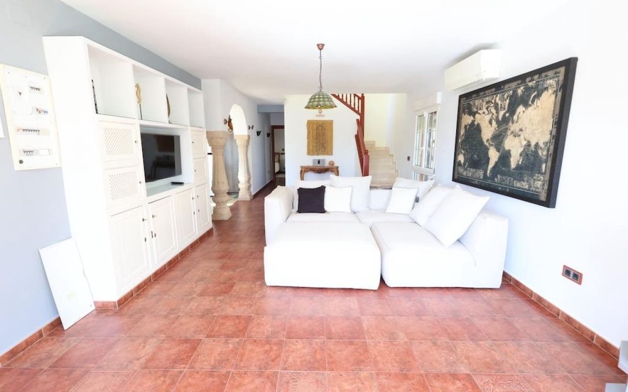4 sypialnia Willa na sprzedaż w Villamartin - 699 000 € (Ref: 9913713)