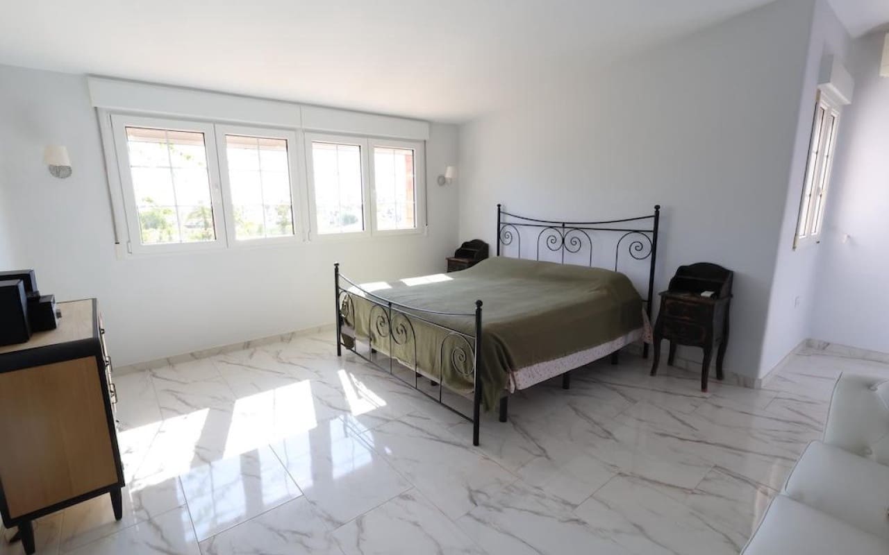 4 sypialnia Willa na sprzedaż w Villamartin - 699 000 € (Ref: 9913713)