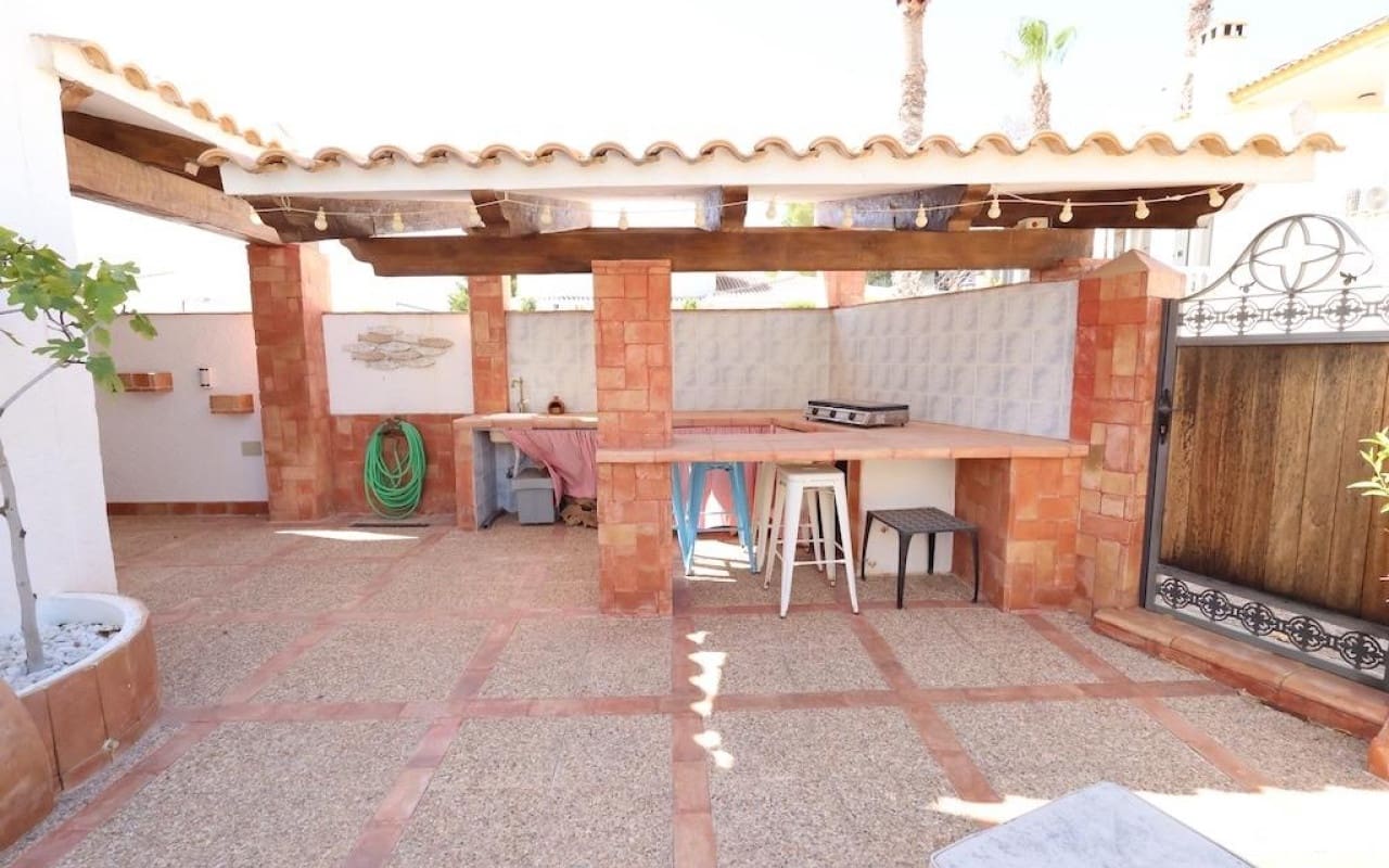 4 sypialnia Willa na sprzedaż w Villamartin - 699 000 € (Ref: 9913713)