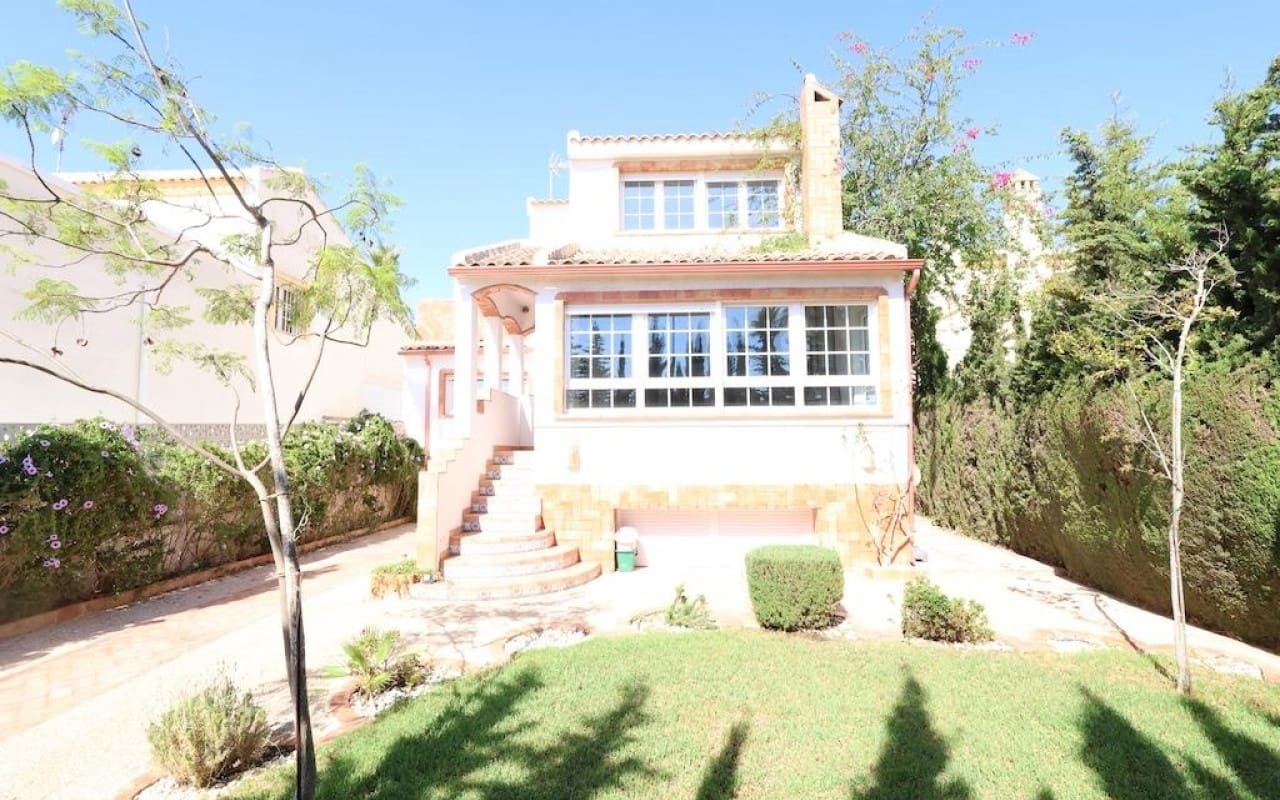 4 sypialnia Willa na sprzedaż w Villamartin - 699 000 € (Ref: 9913713)
