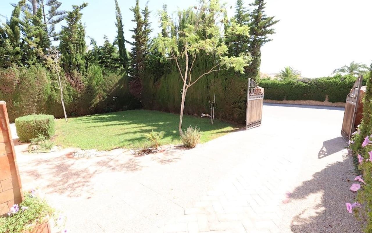 4 sypialnia Willa na sprzedaż w Villamartin - 699 000 € (Ref: 9913713)