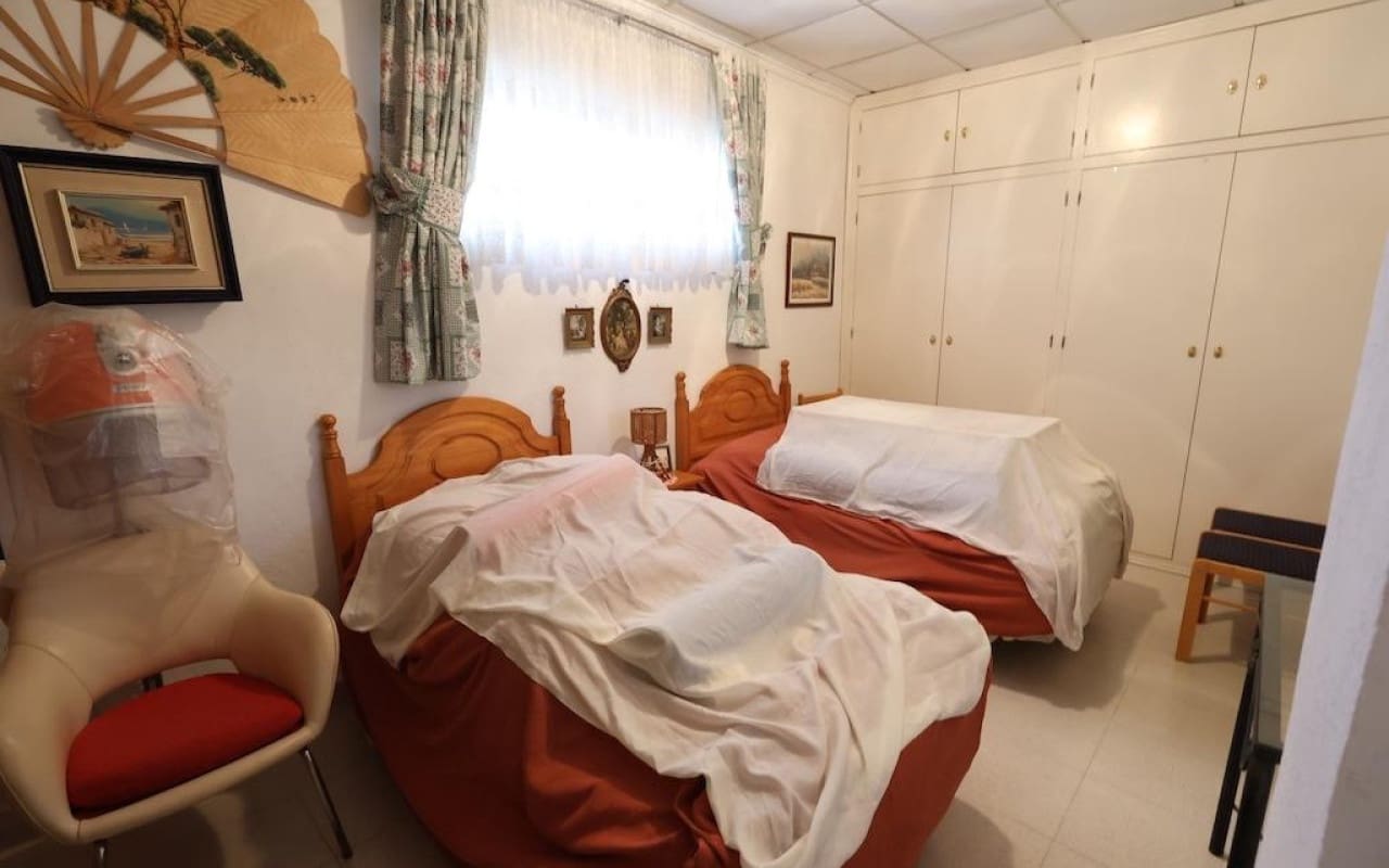 Chalet de 5 habitaciones en Villamartin en venta con piscina - 830.000 € (Ref: 9913714)