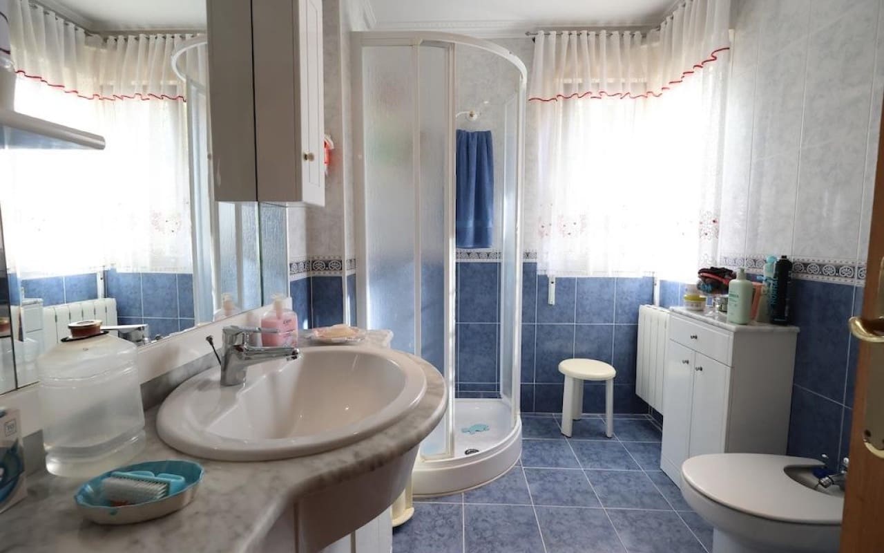 Chalet de 5 habitaciones en Villamartin en venta con piscina - 830.000 € (Ref: 9913714)
