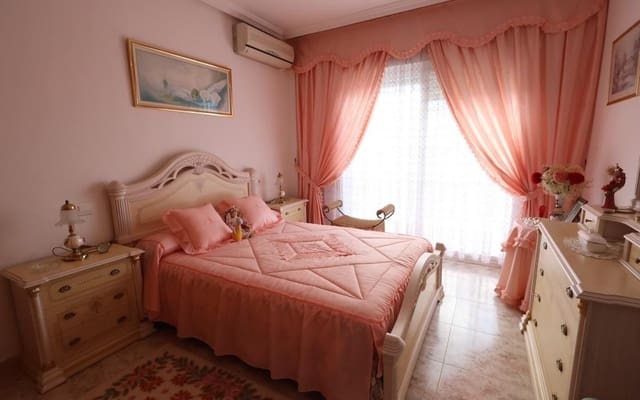 Chalet de 5 habitaciones en Villamartin, Orihuela en venta con piscina - 830.000 € (Ref: 9913714)