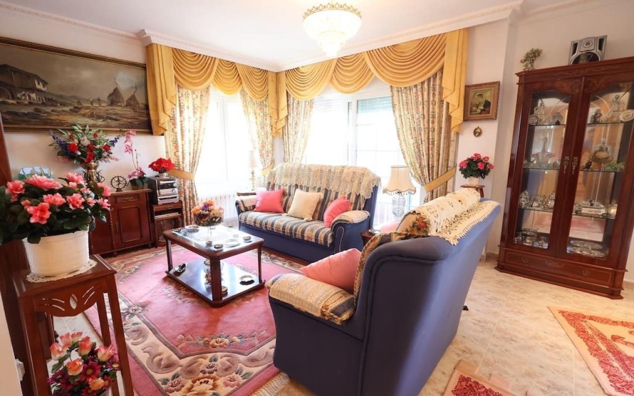 Chalet de 5 habitaciones en Villamartin en venta con piscina - 830.000 € (Ref: 9913714)