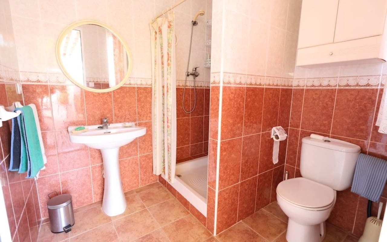 Chalet de 5 habitaciones en Villamartin en venta con piscina - 830.000 € (Ref: 9913714)