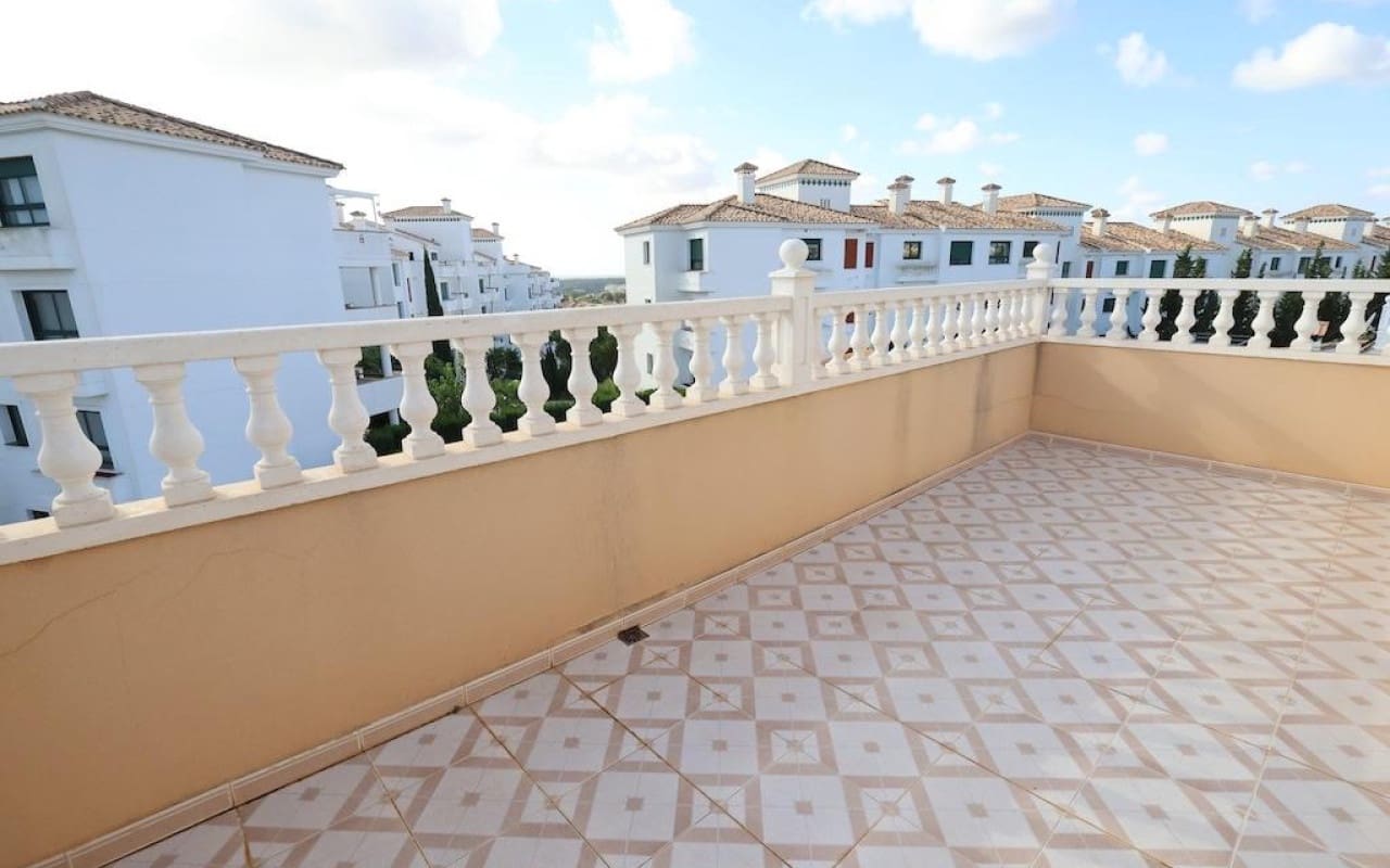 Chalet de 5 habitaciones en Villamartin en venta con piscina - 830.000 € (Ref: 9913714)