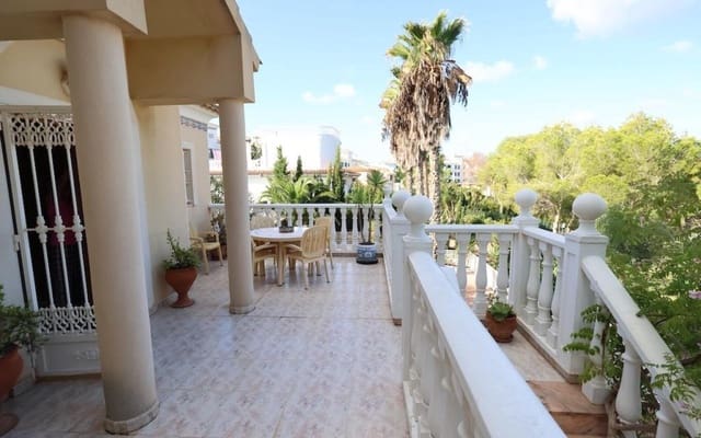 Chalet de 5 habitaciones en Villamartin, Orihuela en venta con piscina - 830.000 € (Ref: 9913714)