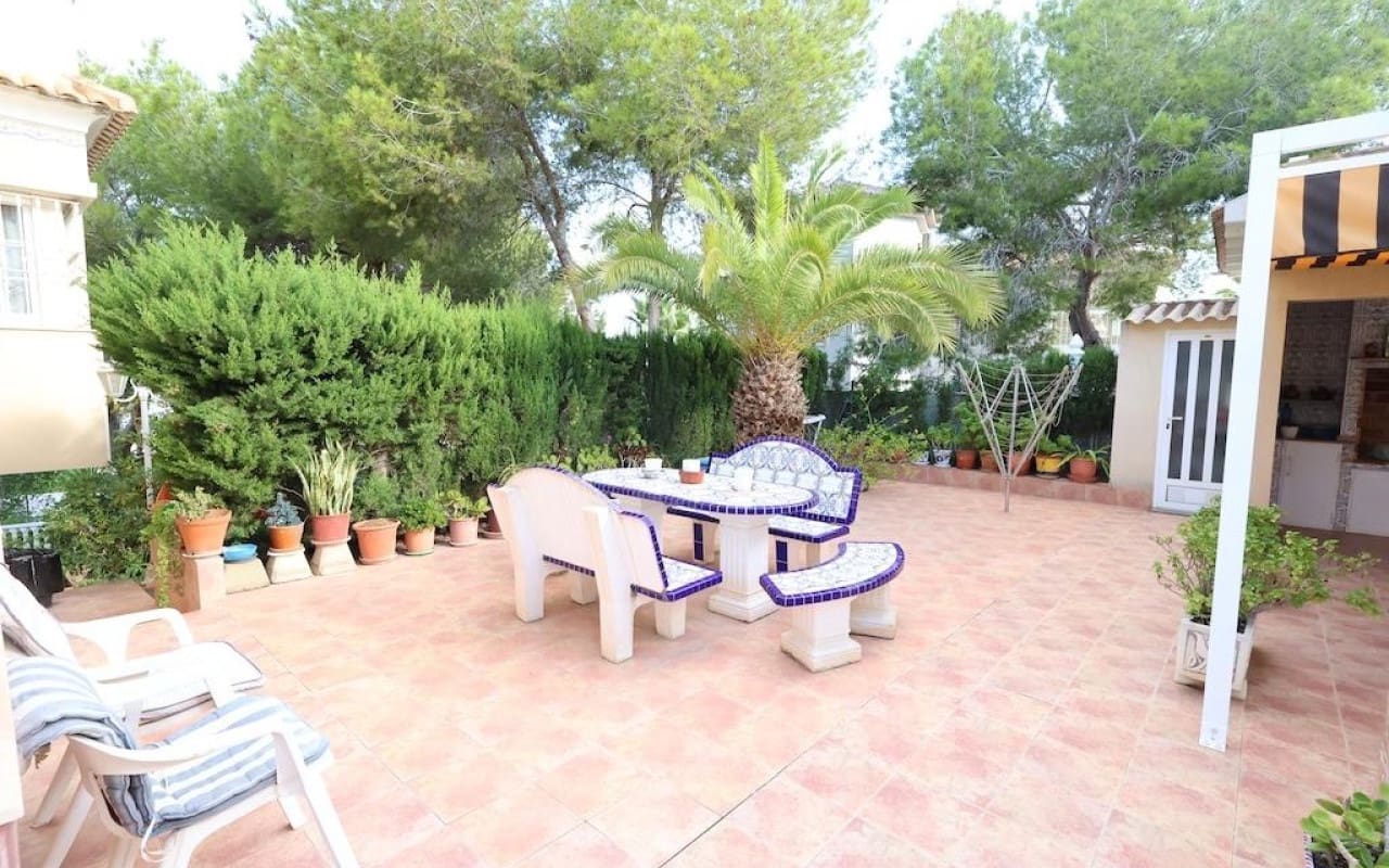 Chalet de 5 habitaciones en Villamartin en venta con piscina - 830.000 € (Ref: 9913714)