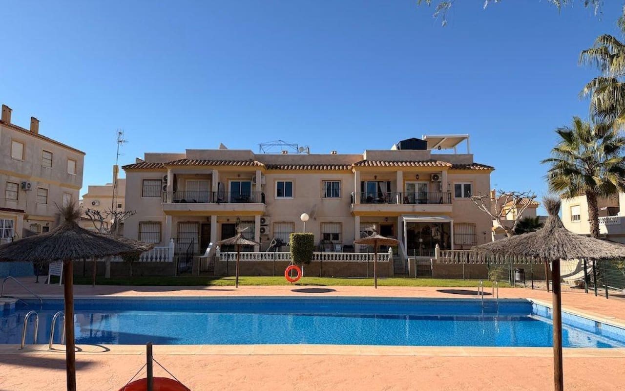 2 Zimmer Haus zu verkaufen in Filipinas mit Pool - 154.000 € (Ref: 9913715)