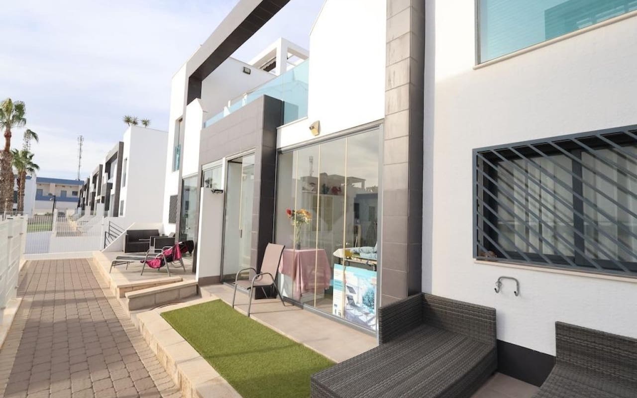 2 sypialnia Dom na sprzedaż w La Zenia z basenem - 270 000 € (Ref: 9913716)