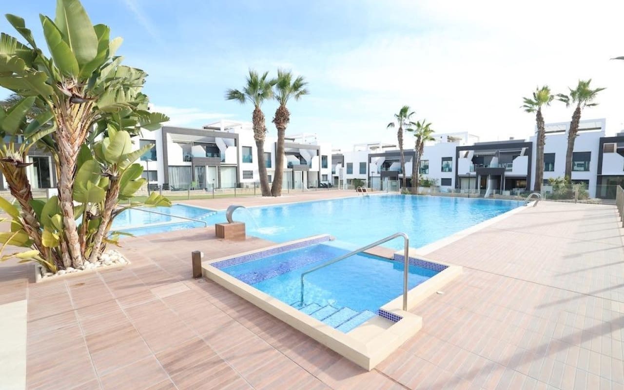 2 sypialnia Dom na sprzedaż w La Zenia z basenem - 270 000 € (Ref: 9913716)