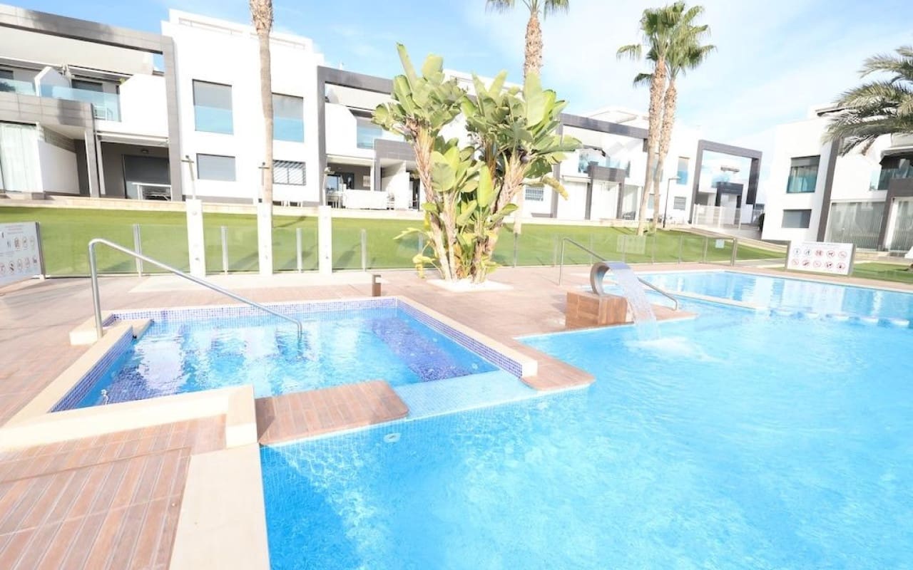2 sypialnia Dom na sprzedaż w La Zenia z basenem - 270 000 € (Ref: 9913716)