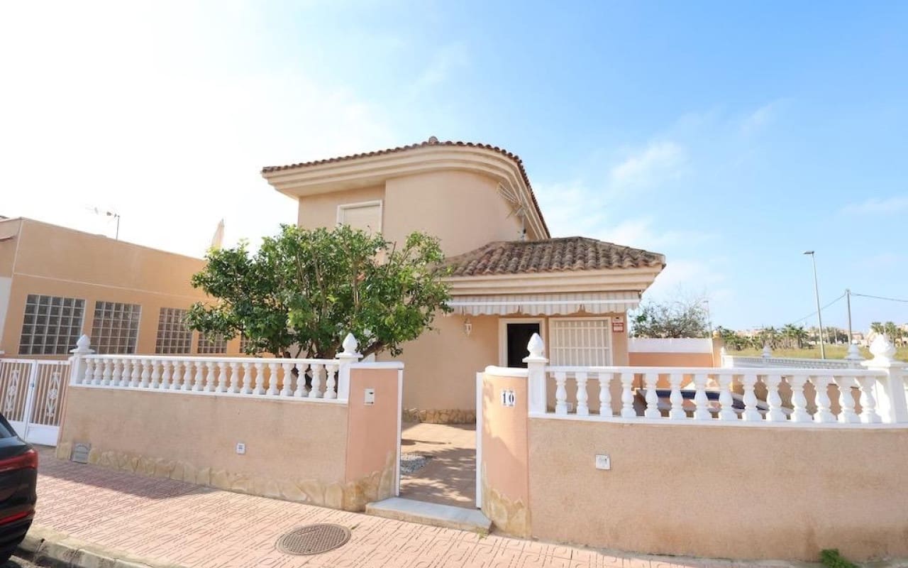 3 slaapkamer Villa te koop in Los Balcones met zwembad - € 320.000 (Ref: 9913718)