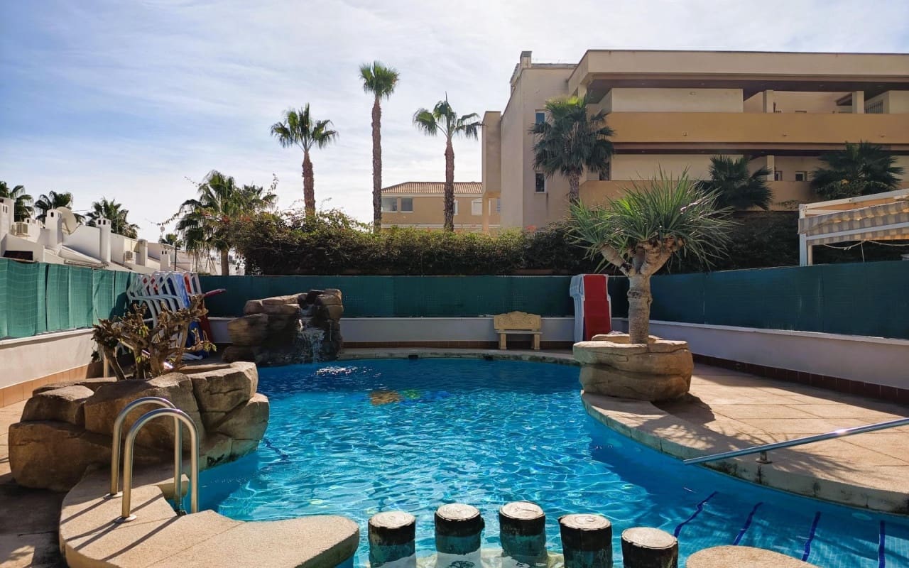 2 chambre Penthouse à vendre à Cabo Roig avec piscine - 219 000 € (Ref: 9913719)