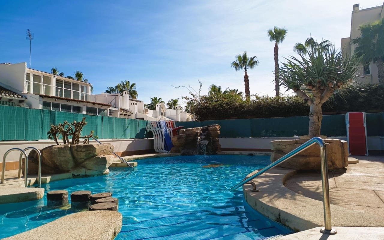 2 chambre Penthouse à vendre à Cabo Roig avec piscine - 219 000 € (Ref: 9913719)