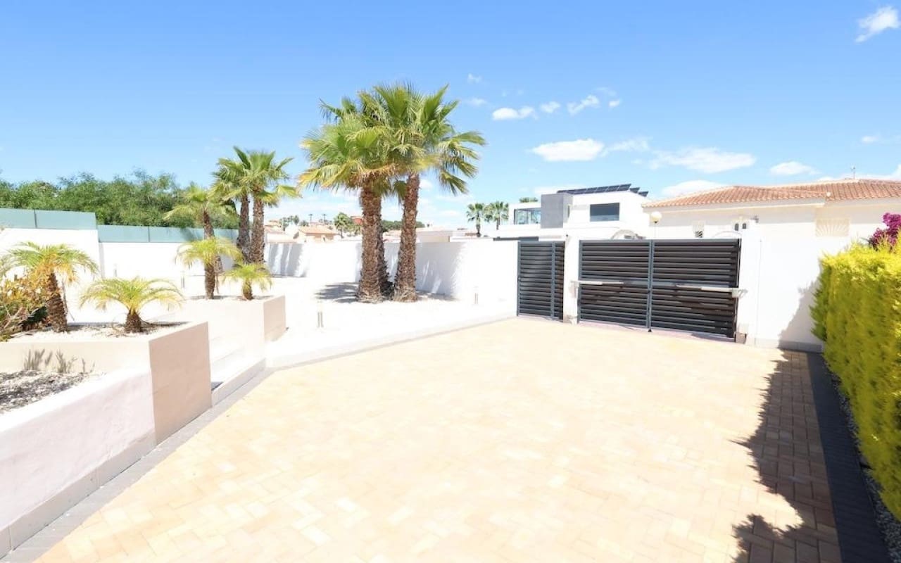 3 Zimmer Villa zu verkaufen in La Marquesa mit Pool - 699.000 € (Ref: 9913721)