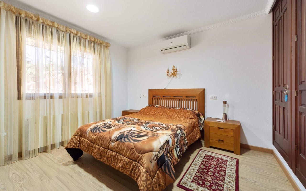 4 sypialnia Willa na sprzedaż w Campoamor z basenem - 1 600 000 € (Ref: 9913722)