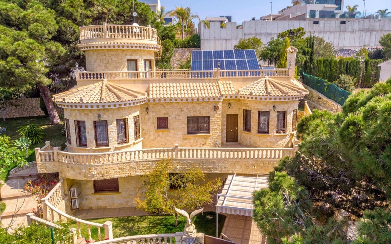 4 sypialnia Willa na sprzedaż w Campoamor z basenem - 1 600 000 € (Ref: 9913722)