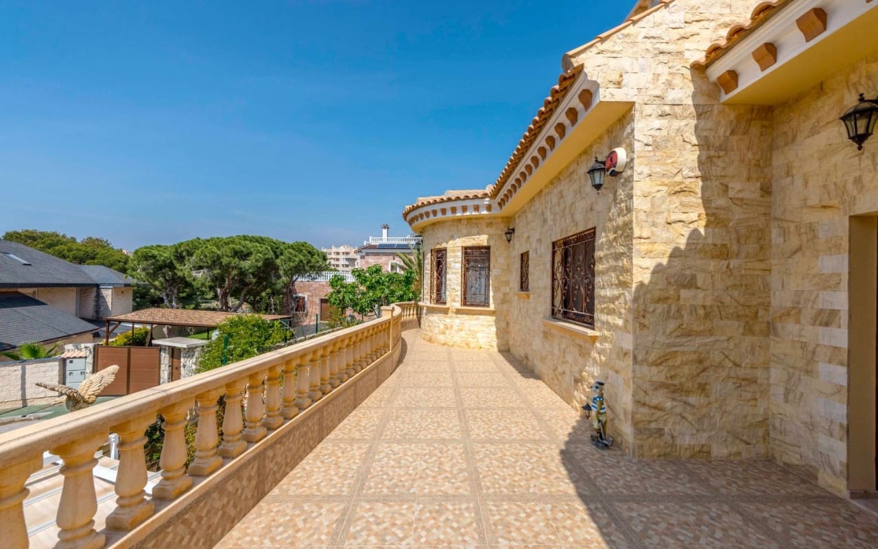 4 sypialnia Willa na sprzedaż w Campoamor z basenem - 1 600 000 € (Ref: 9913722)