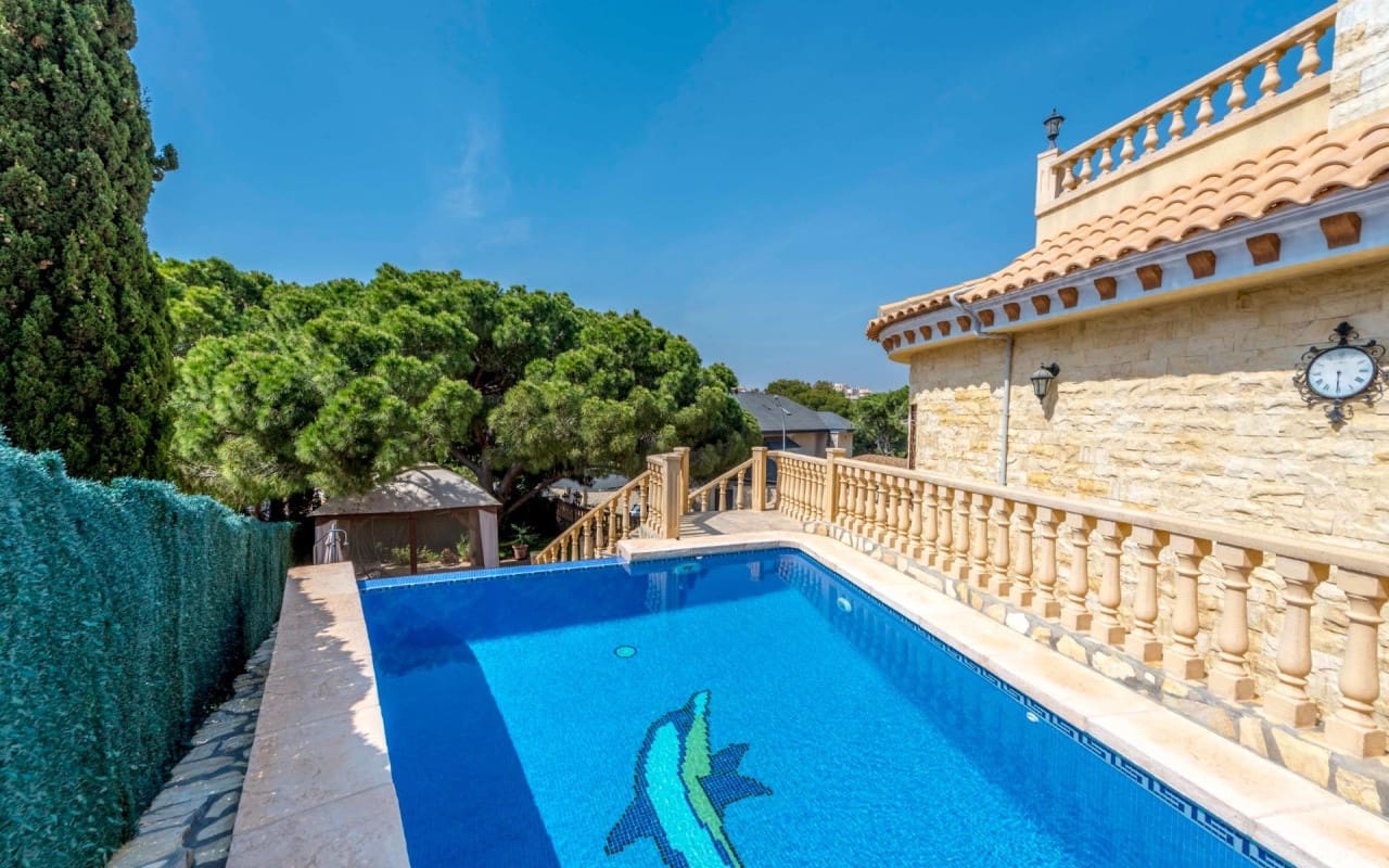 4 sypialnia Willa na sprzedaż w Campoamor z basenem - 1 600 000 € (Ref: 9913722)