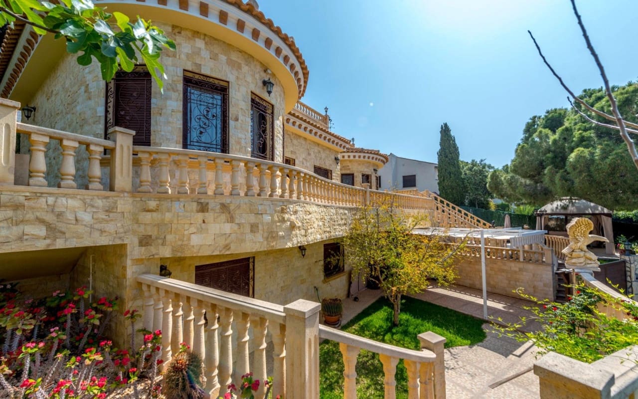 4 sypialnia Willa na sprzedaż w Campoamor z basenem - 1 600 000 € (Ref: 9913722)