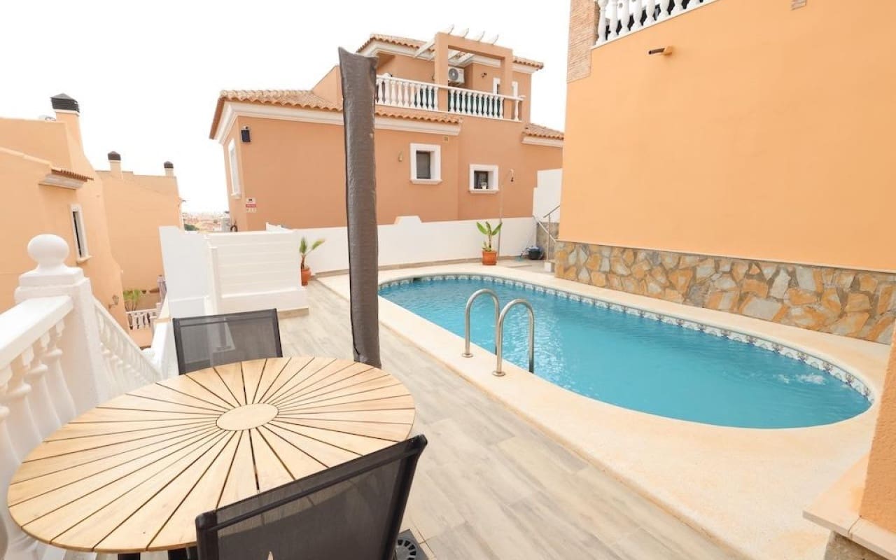 3 Zimmer Villa zu verkaufen in Filipinas mit Pool - 395.000 € (Ref: 9913725)
