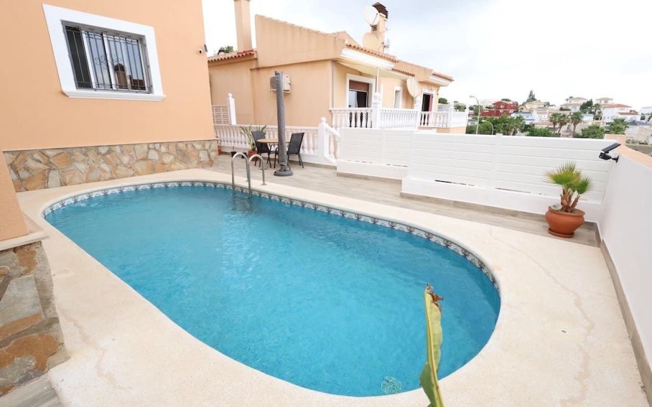 3 Zimmer Villa zu verkaufen in Filipinas mit Pool - 395.000 € (Ref: 9913725)