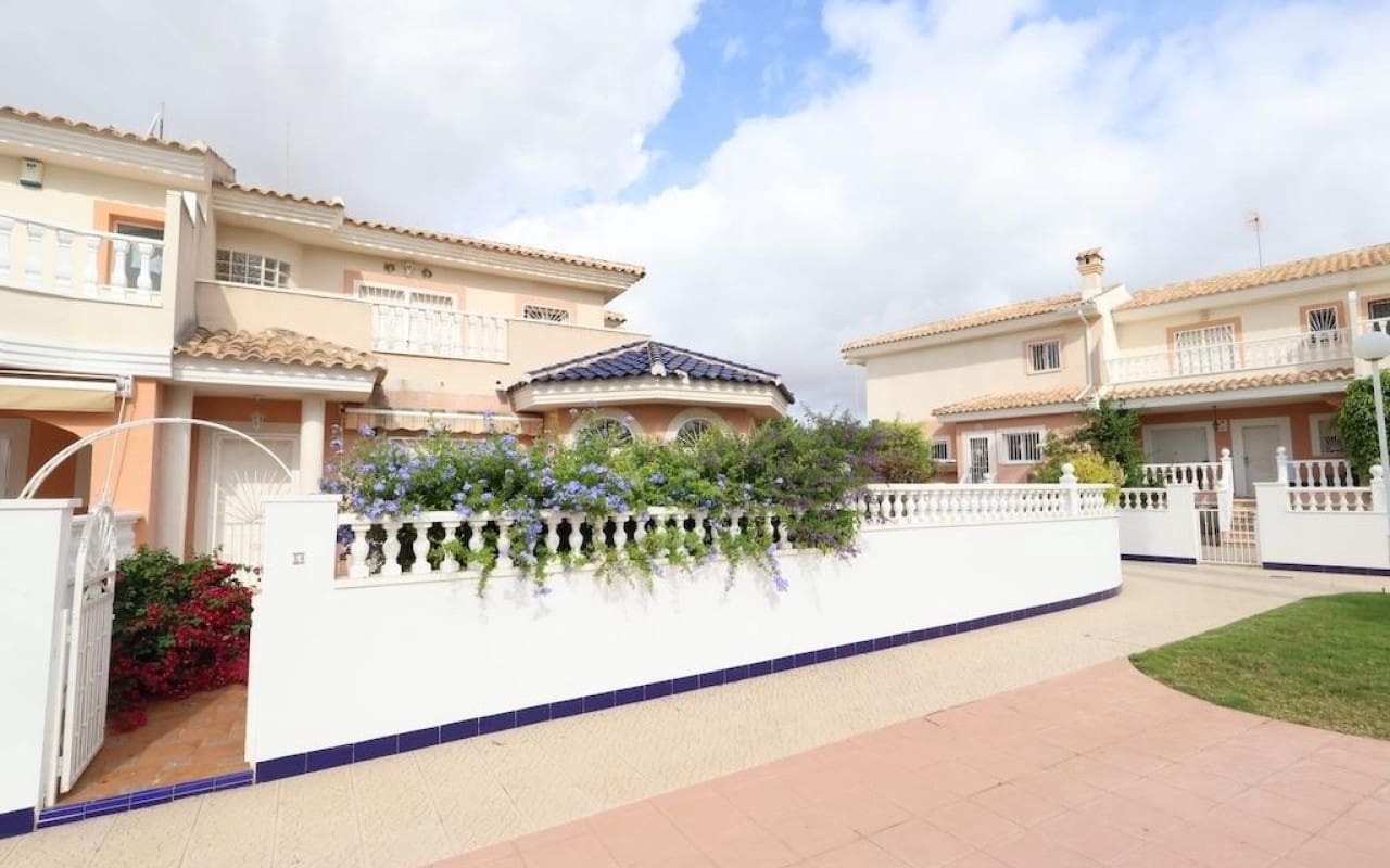 Chalet de 5 habitaciones en Doña Pepa en venta con piscina - 340.000 € (Ref: 9913726)