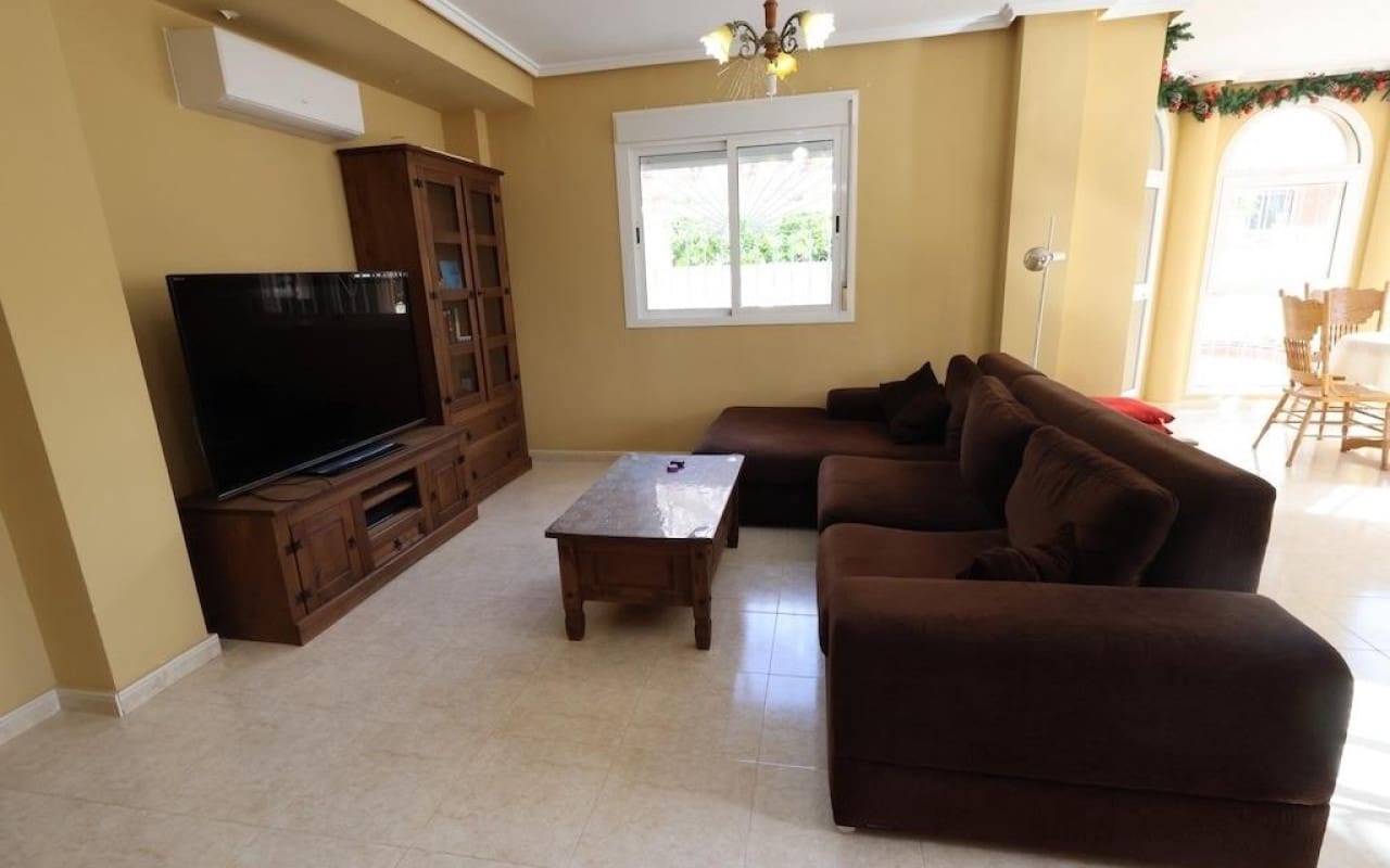 Chalet de 5 habitaciones en Doña Pepa en venta con piscina - 340.000 € (Ref: 9913726)