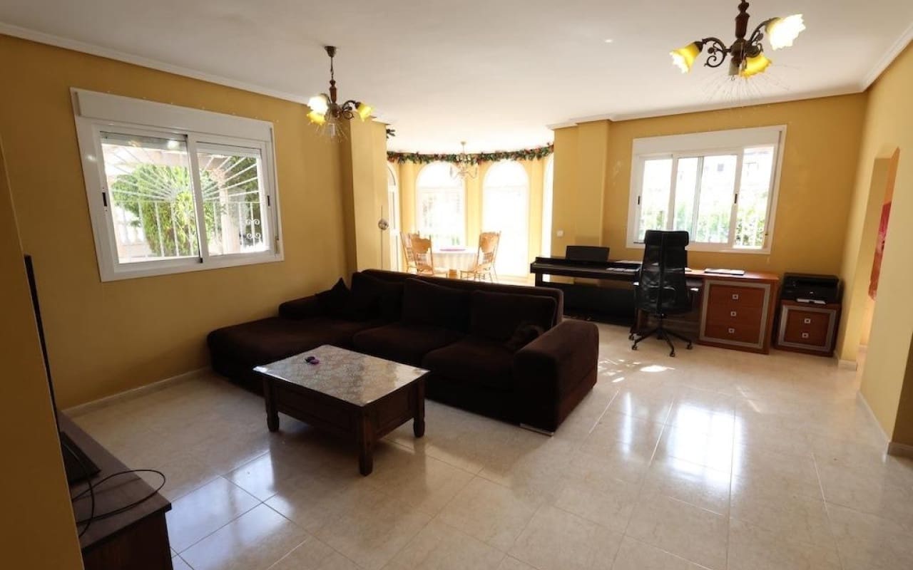 Chalet de 5 habitaciones en Doña Pepa en venta con piscina - 340.000 € (Ref: 9913726)