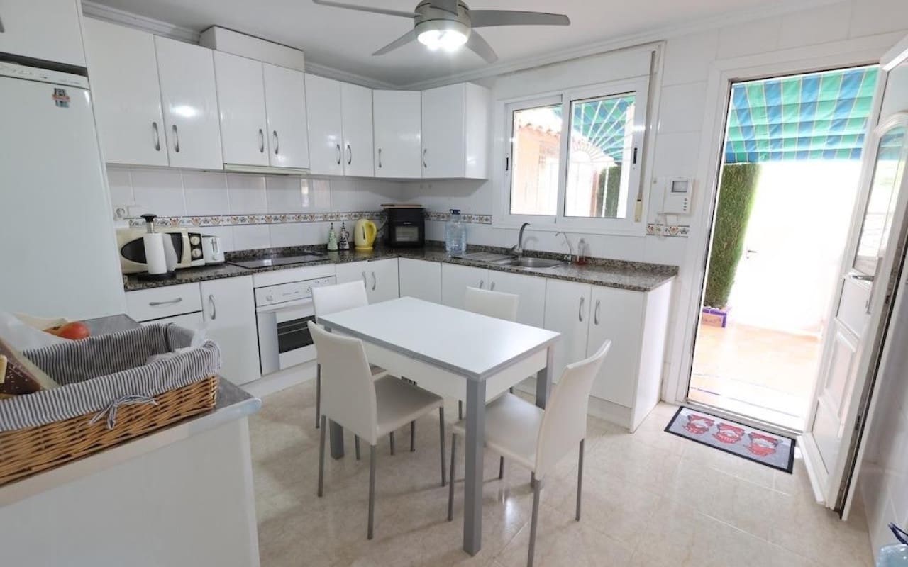 Chalet de 5 habitaciones en Doña Pepa en venta con piscina - 340.000 € (Ref: 9913726)