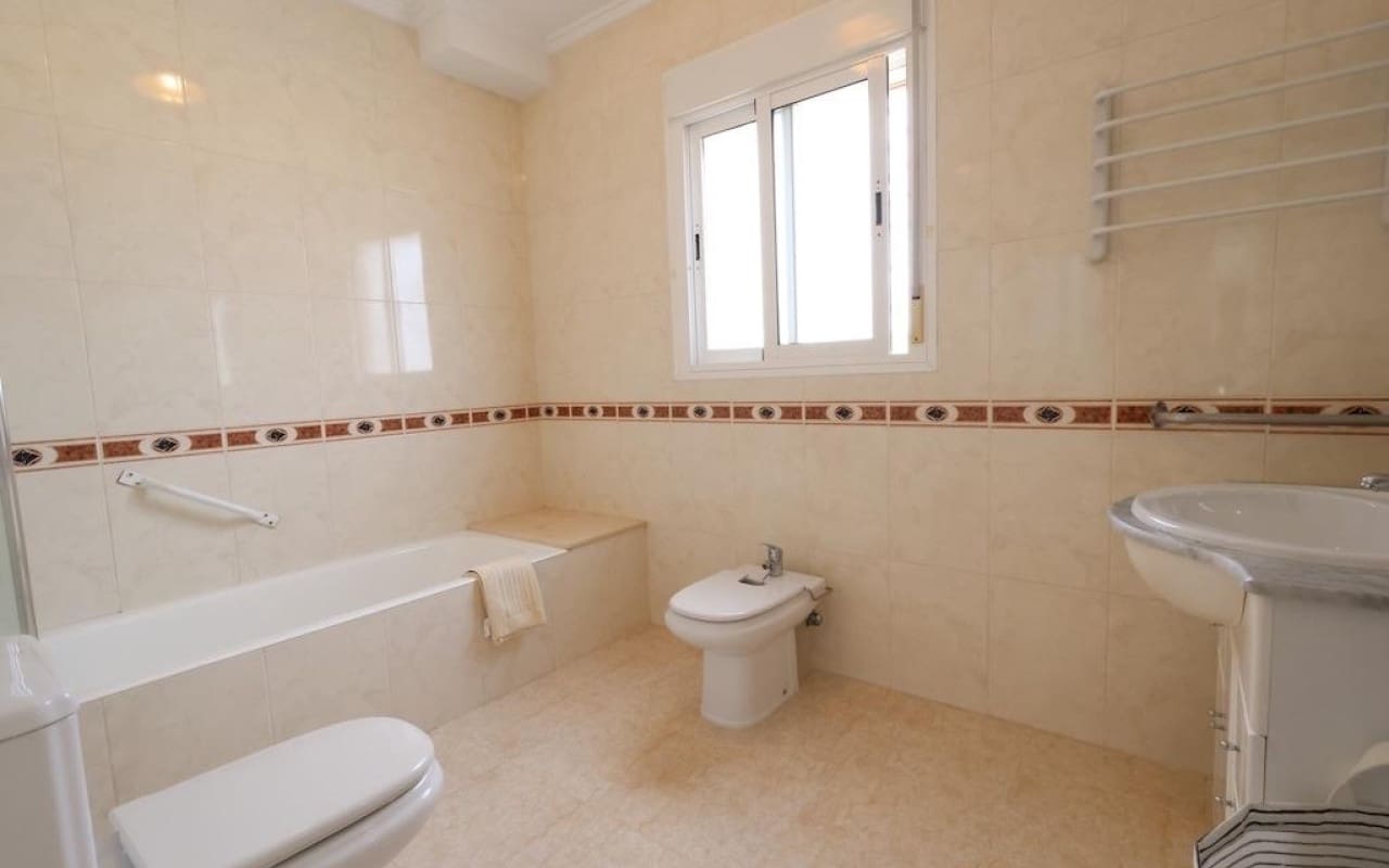 Chalet de 5 habitaciones en Doña Pepa en venta con piscina - 340.000 € (Ref: 9913726)