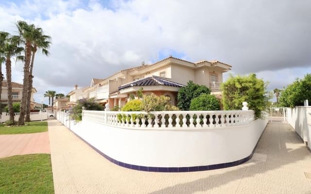 Chalet de 5 habitaciones en Doña Pepa, Rojales en venta con piscina - 340.000 € (Ref: 9913726)