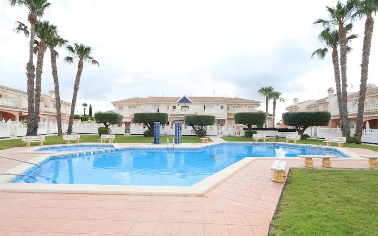 Chalet de 5 habitaciones en Doña Pepa en venta con piscina - 340.000 € (Ref: 9913726)