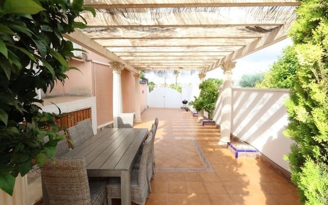 Chalet de 5 habitaciones en Doña Pepa, Rojales en venta con piscina - 340.000 € (Ref: 9913726)