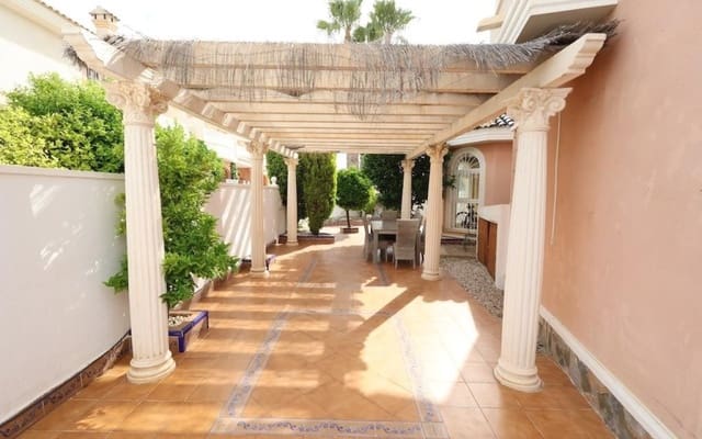 Chalet de 5 habitaciones en Doña Pepa, Rojales en venta con piscina - 340.000 € (Ref: 9913726)