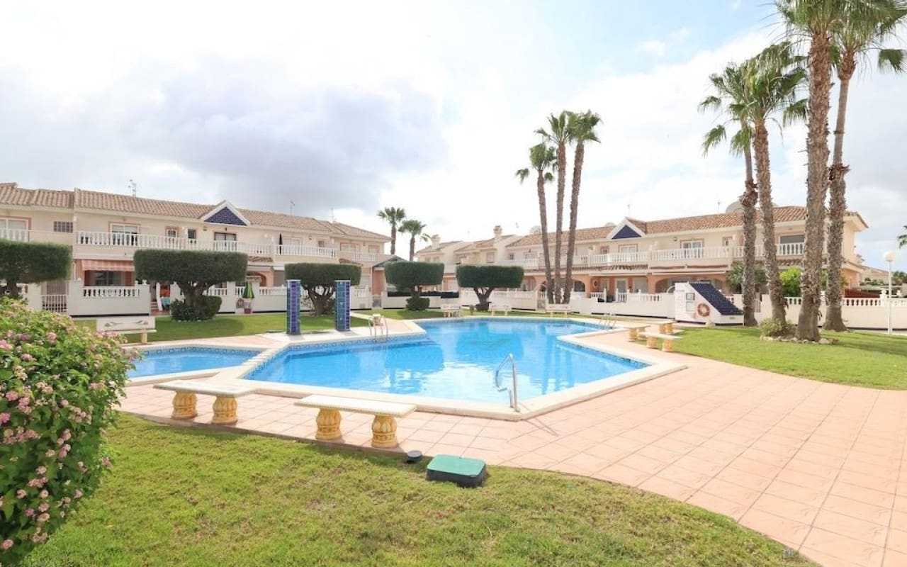 Chalet de 5 habitaciones en Doña Pepa en venta con piscina - 340.000 € (Ref: 9913726)