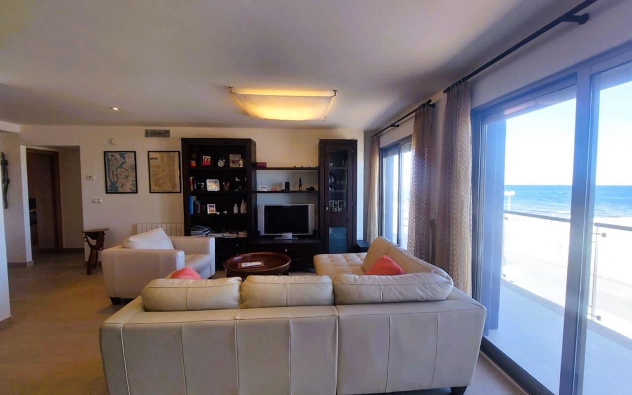 4 chambre Appartement de Plage à vendre à Torrevieja avec piscine - 650 000 € (Ref: 9913730)