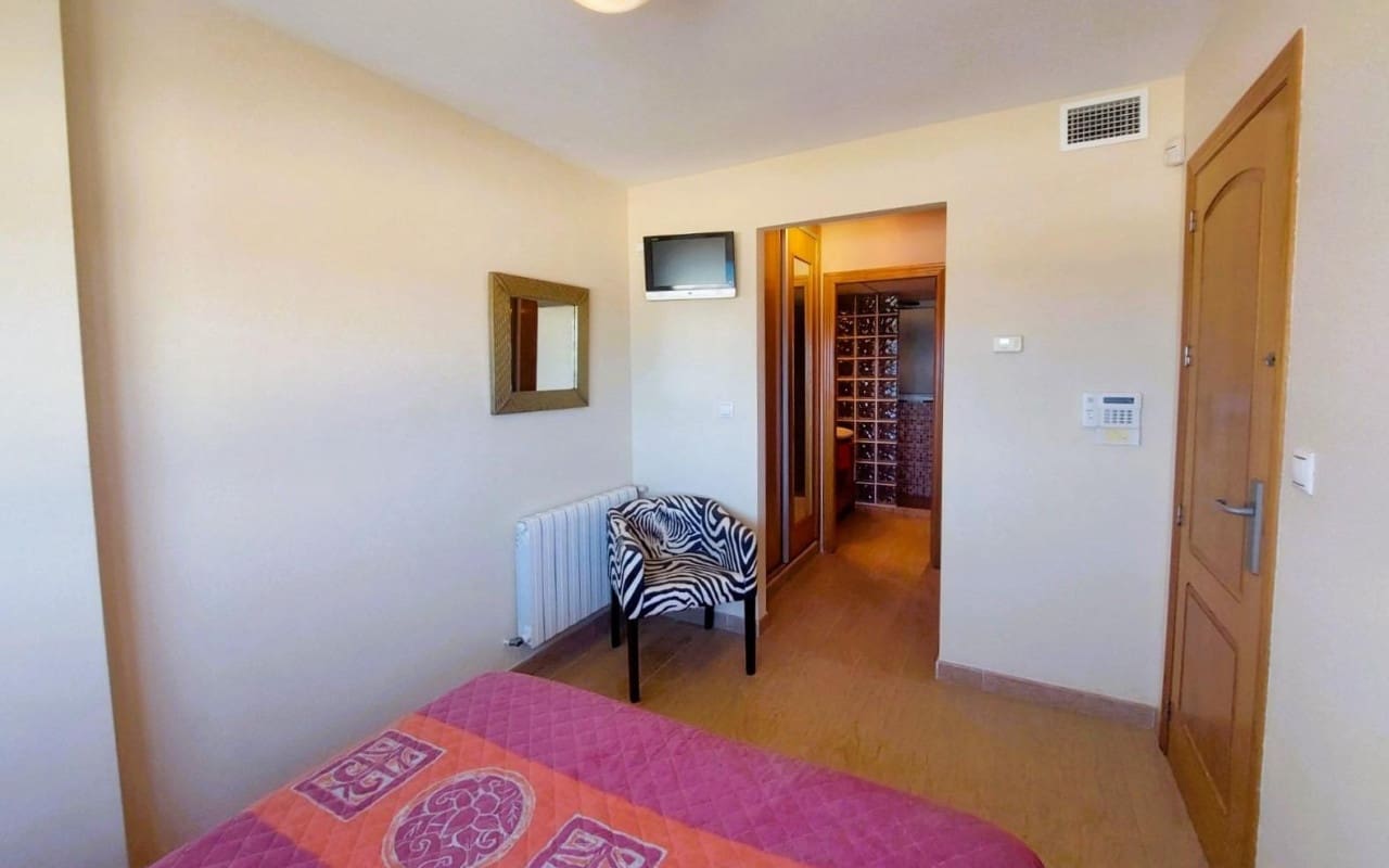 4 chambre Appartement de Plage à vendre à Torrevieja avec piscine - 650 000 € (Ref: 9913730)