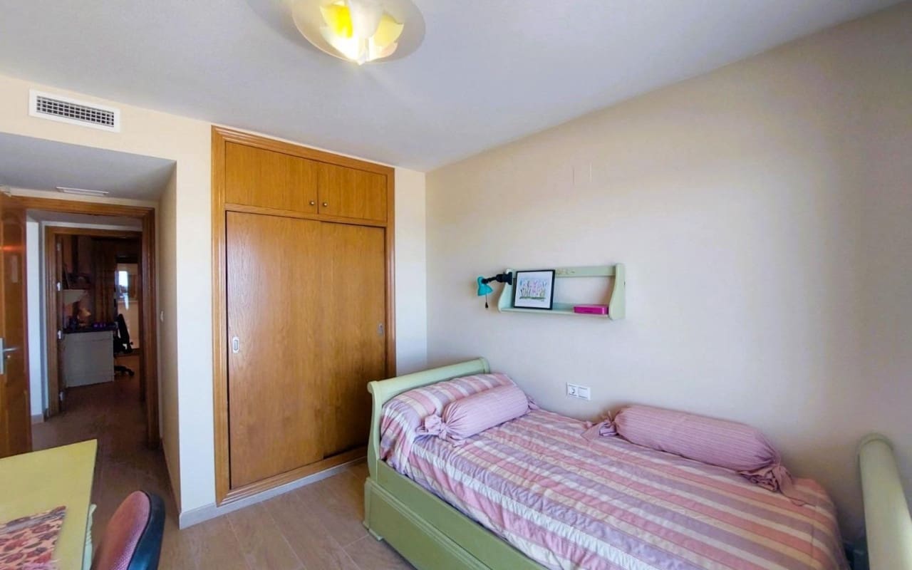 4 chambre Appartement de Plage à vendre à Torrevieja avec piscine - 650 000 € (Ref: 9913730)