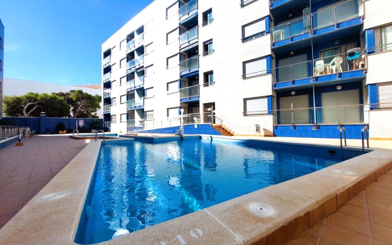 4 chambre Appartement de Plage à vendre à Torrevieja avec piscine - 650 000 € (Ref: 9913730)