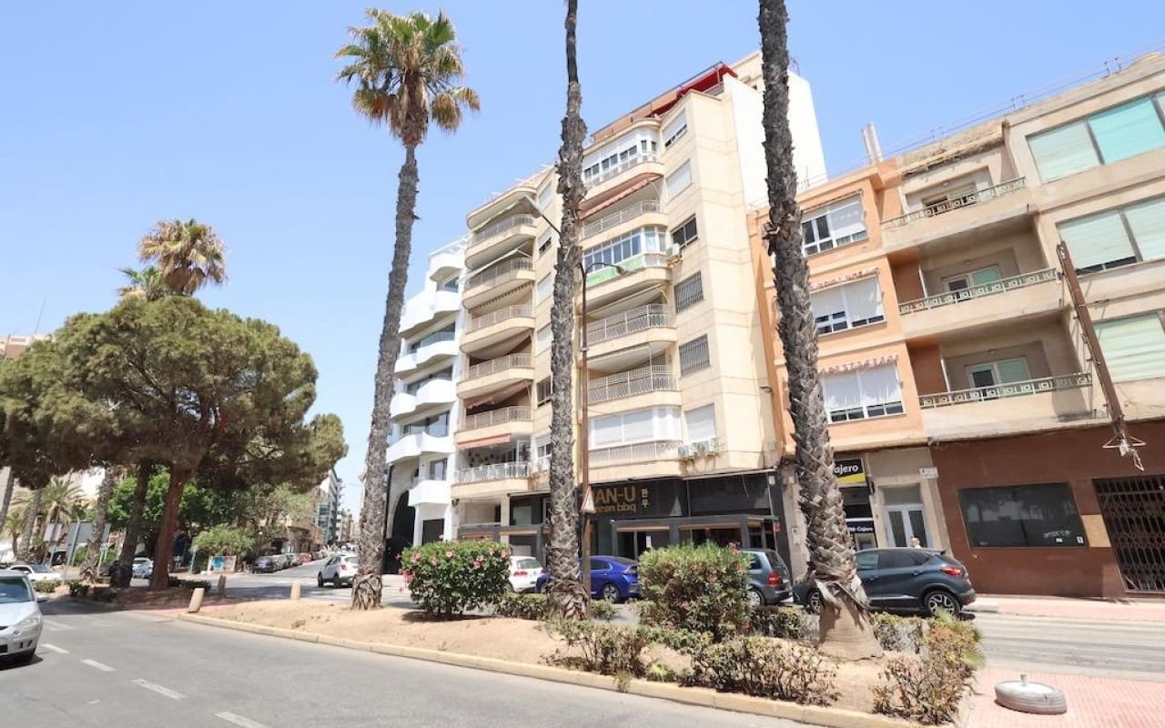 3 makuuhuone Huoneisto myytävänä paikassa Torrevieja - 299 000 € (Ref: 9913733)