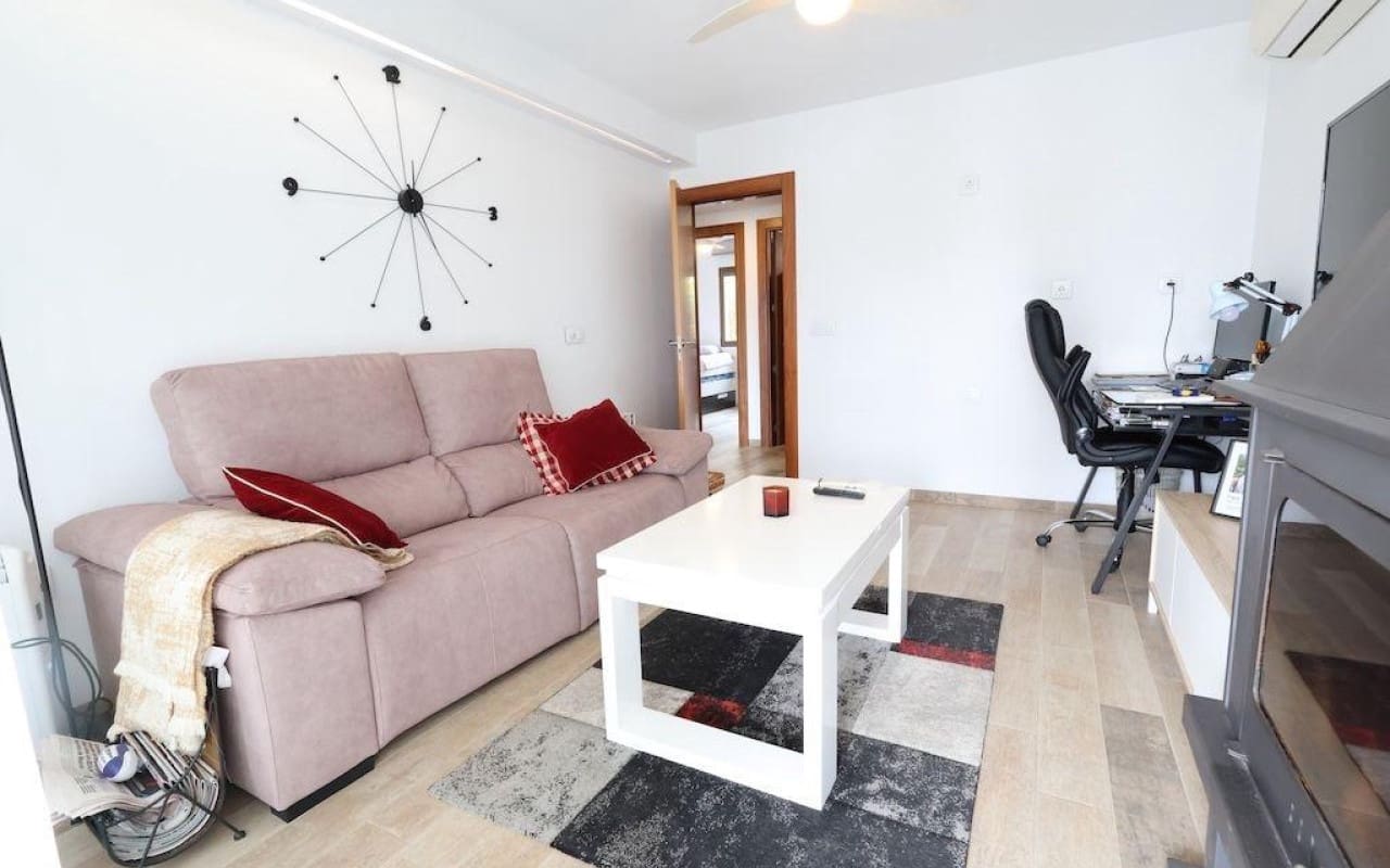 4 slaapkamer Halfvrijstaande villa te koop in Cabo Roig - € 330.000 (Ref: 9913741)