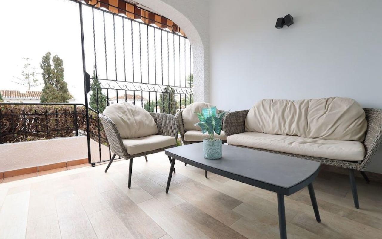 4 slaapkamer Halfvrijstaande villa te koop in Cabo Roig - € 330.000 (Ref: 9913741)