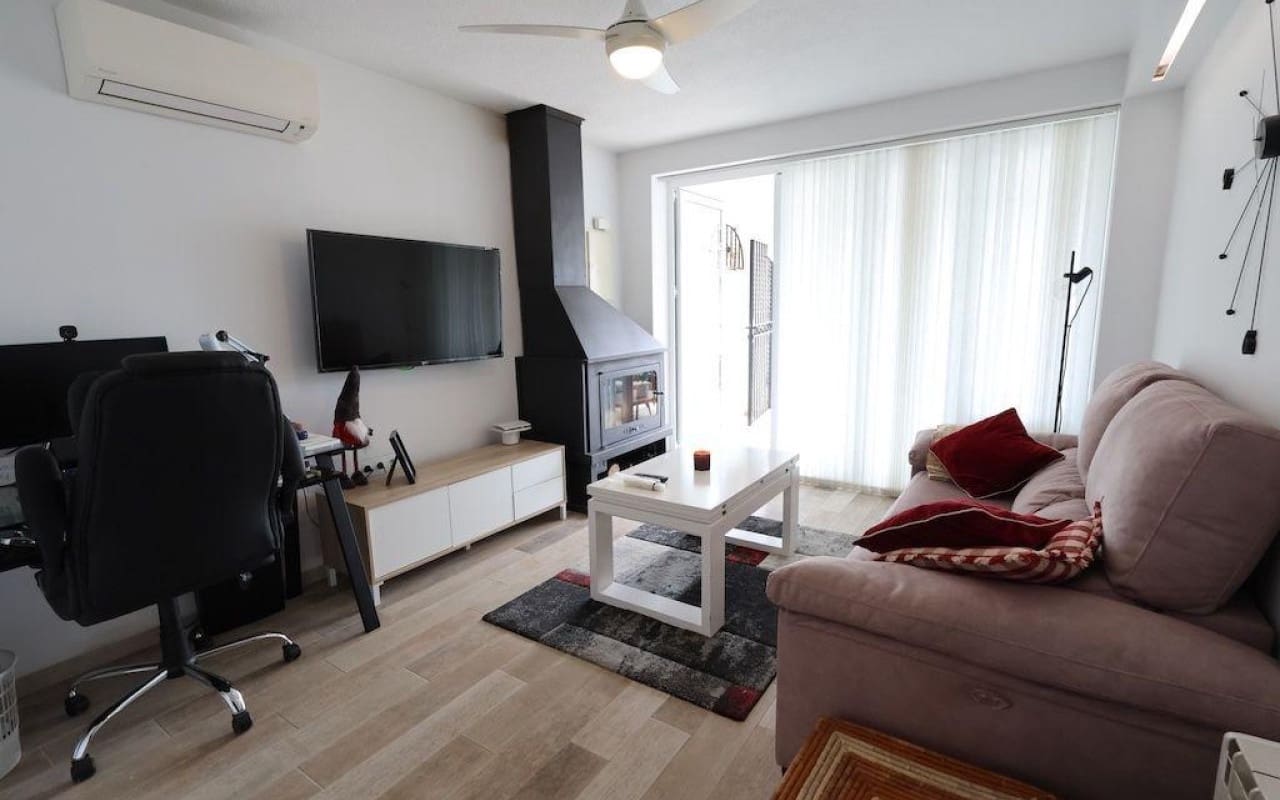 4 slaapkamer Halfvrijstaande villa te koop in Cabo Roig - € 330.000 (Ref: 9913741)