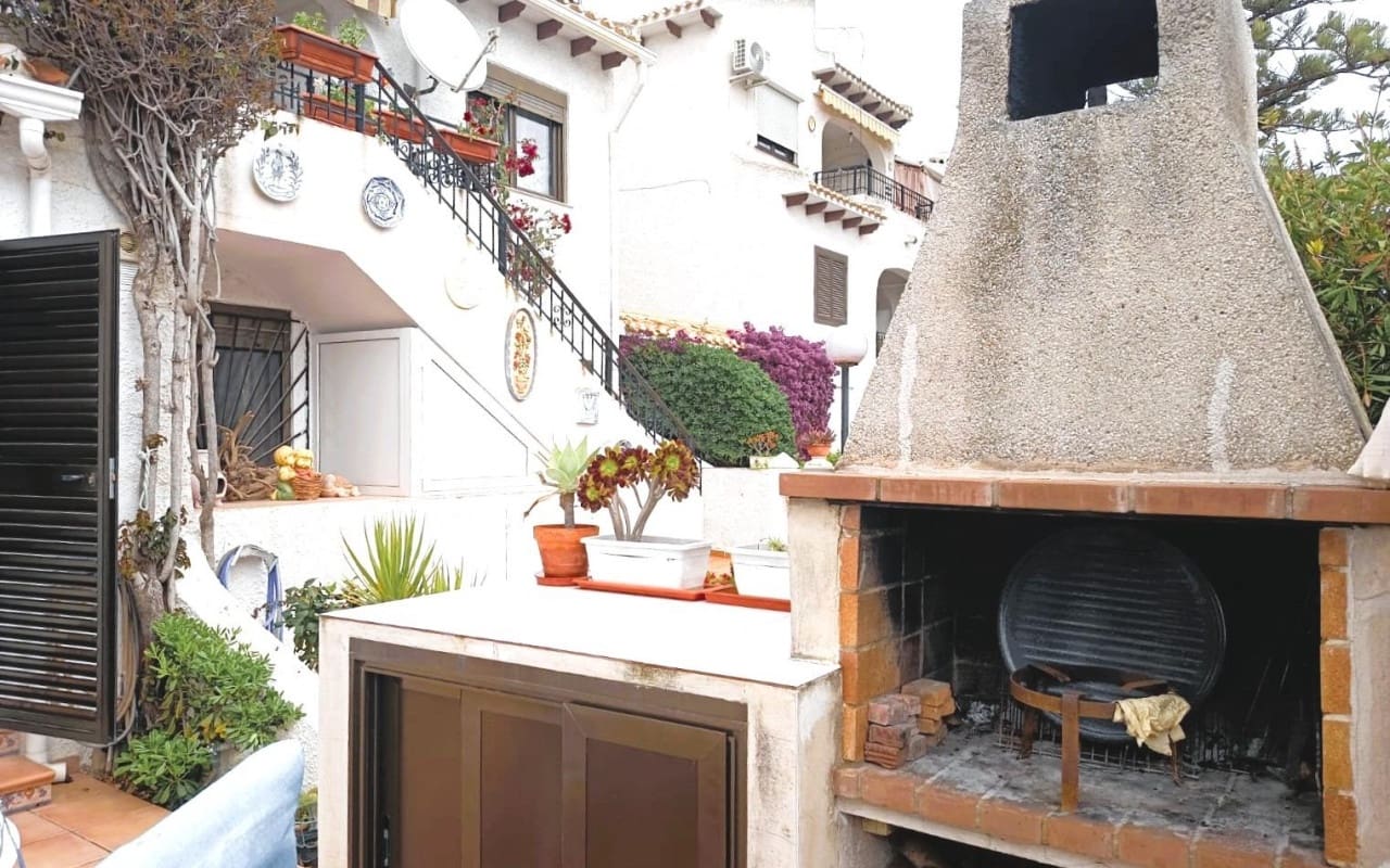 4 slaapkamer Halfvrijstaande villa te koop in Cabo Roig - € 330.000 (Ref: 9913741)